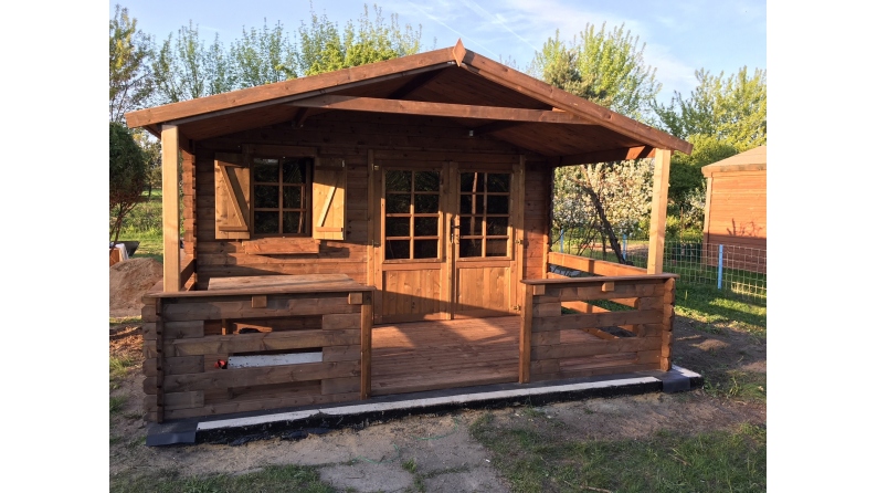 Abri de jardin en bois - 4x4 m + terrasse avec balustrade et avant-toit en bois - 24 m2 - Traité