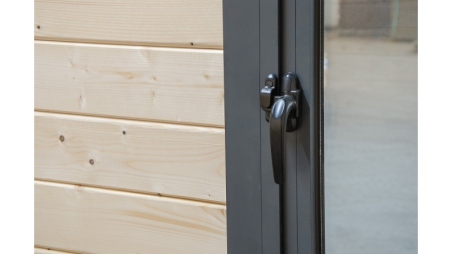 Abri de jardin en bois - 5x3 m + terrasse avec balustrade et avant-toit en bois - 25 m2