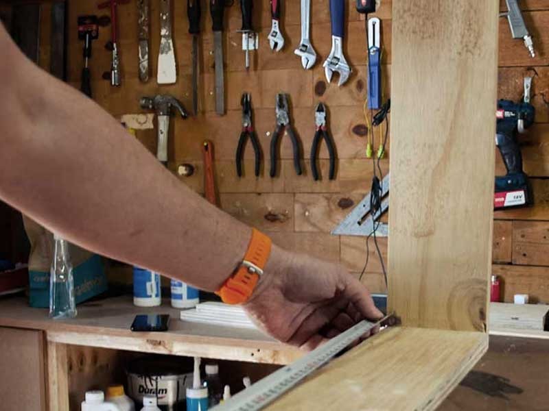 Atelier dans un garage en bois - l'endroit idéal pour les bricoleurs 
